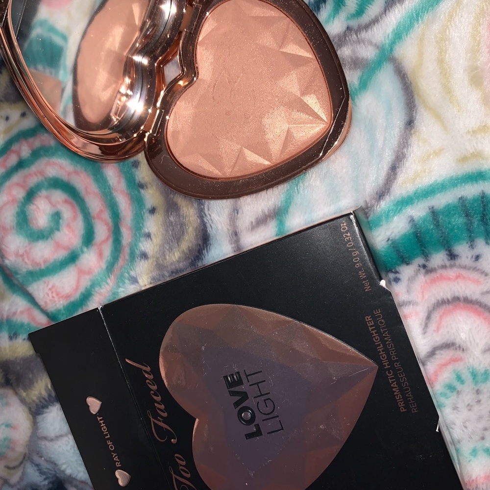 too faced love light highlight
